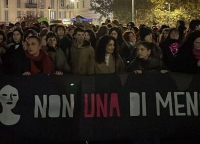 Giulia Cecchettin, in 5mila alla “passeggiata rumorosa” di Milano. FOTO