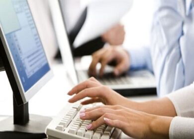 Salario minimo per i lavoratori del Comune: via libera a Milano