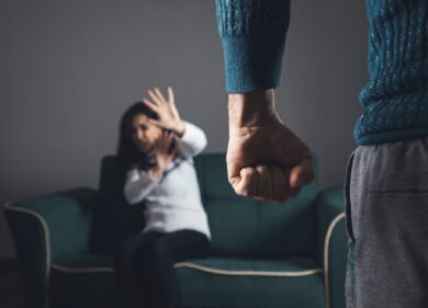 “La mia bimba mi ha salvata”: l’odissea di una donna vittima di abusi