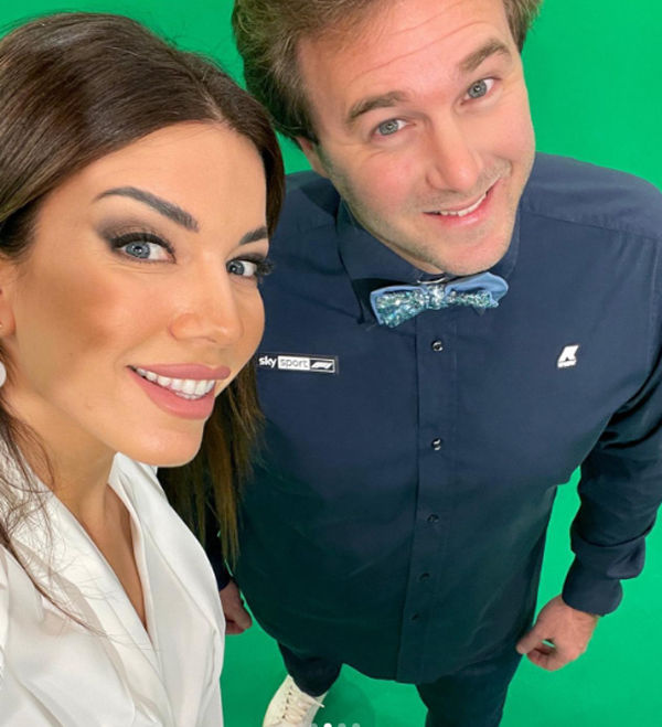 Federica Masolin, tacchi e minigonna: la musa della F1 fa venire le vertigini