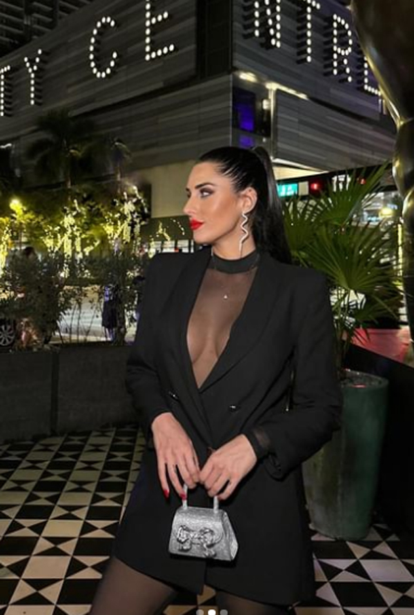 Valentina Vignali, bikini microscopico: piscina bollente, Miami ai suoi piedi! Valentina Vignali, bikini microscopico: piscina bollente, Miami ai suoi piedi!