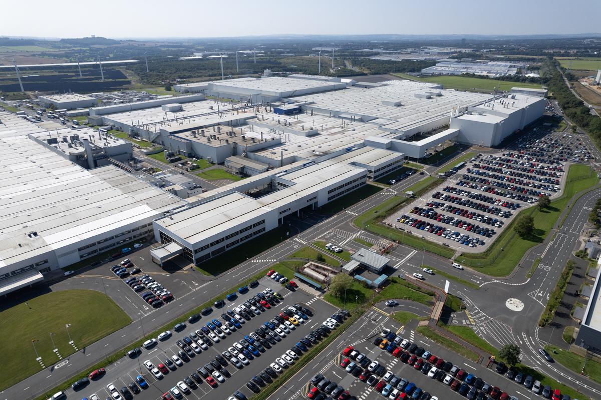Nissan annuncia tre nuovi modelli elettrici:Qashqai, JUKE e LEAF Nissan annuncia tre nuovi modelli elettrici:Qashqai, JUKE e LEAF