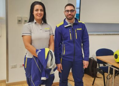 Poste Italiane, arrivano le nuove divise per i portalettere di Milano