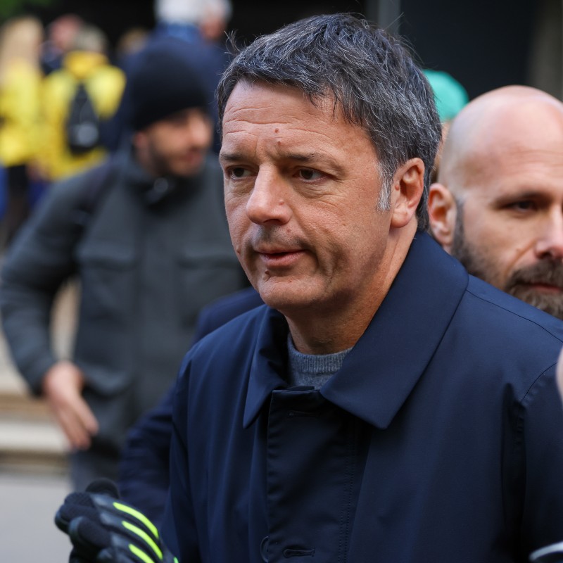 Renzi burla Lollobrigida: “Treno in ritardo, senza il ministro non si scende” Renzi burla Lollobrigida: “Treno in ritardo, senza il ministro non si scende”