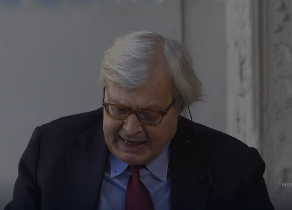 Sgarbi brinda con la Passerina: si accende ad Arpino la statua di Cicerone Sgarbi brinda con la Passerina: si accende ad Arpino la statua di Cicerone