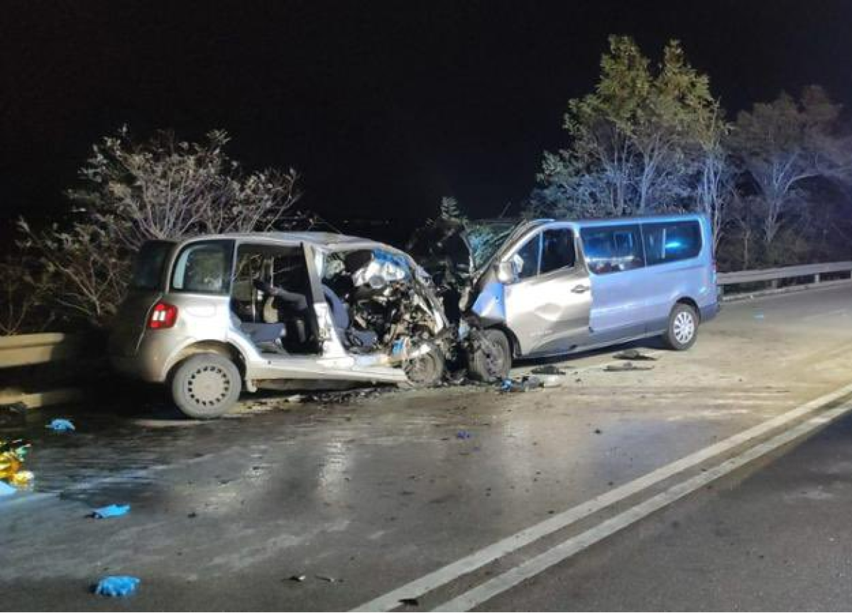 Bari-Taranto scontro frontale: 4 morti tra cui 3 militari Bari-Taranto scontro frontale: 4 morti tra cui 3 militari