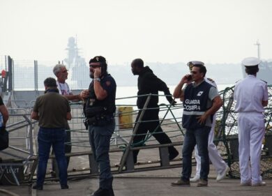 Migranti, la corte di Strasburgo condanna l’Italia “per detenzione illegale”