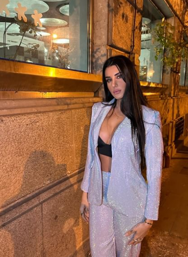 Valentina Vignali olè! Sotto la giacca.. Madrid caliente. “Serve un defibrillatore”