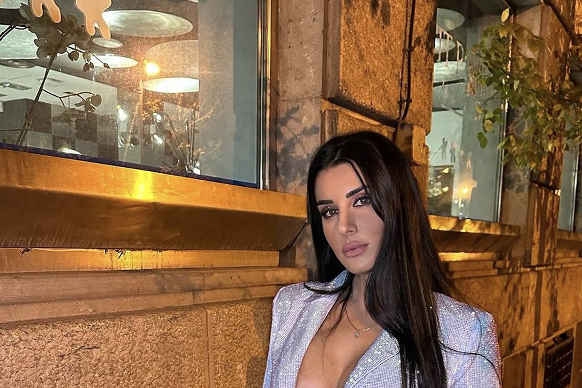 Valentina Vignali olè! Sotto la giacca.. Madrid caliente. “Serve un defibrillatore”