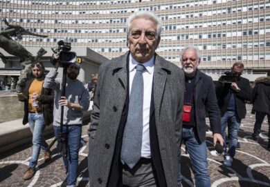 “Levalo sto frocio”, dopo i fuori onda i partiti gay si ribellano a Michele Guardì