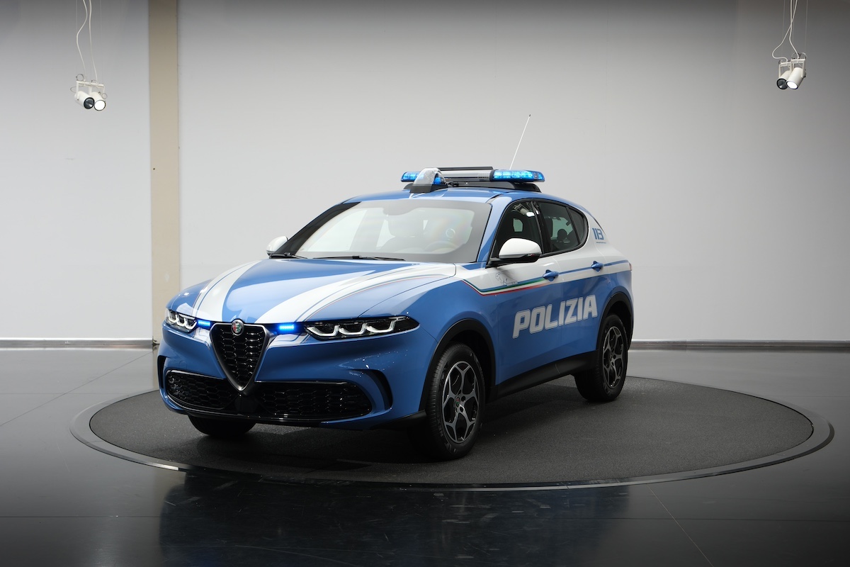 Alfa Romeo Tonale veste la divisa della Polizia di Stato Alfa Romeo Tonale veste la divisa della Polizia di Stato