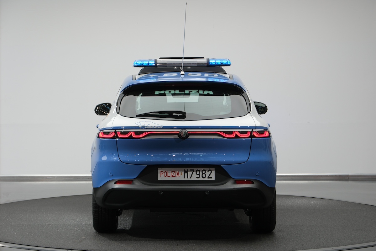 Alfa Romeo Tonale veste la divisa della Polizia di Stato Alfa Romeo Tonale veste la divisa della Polizia di Stato