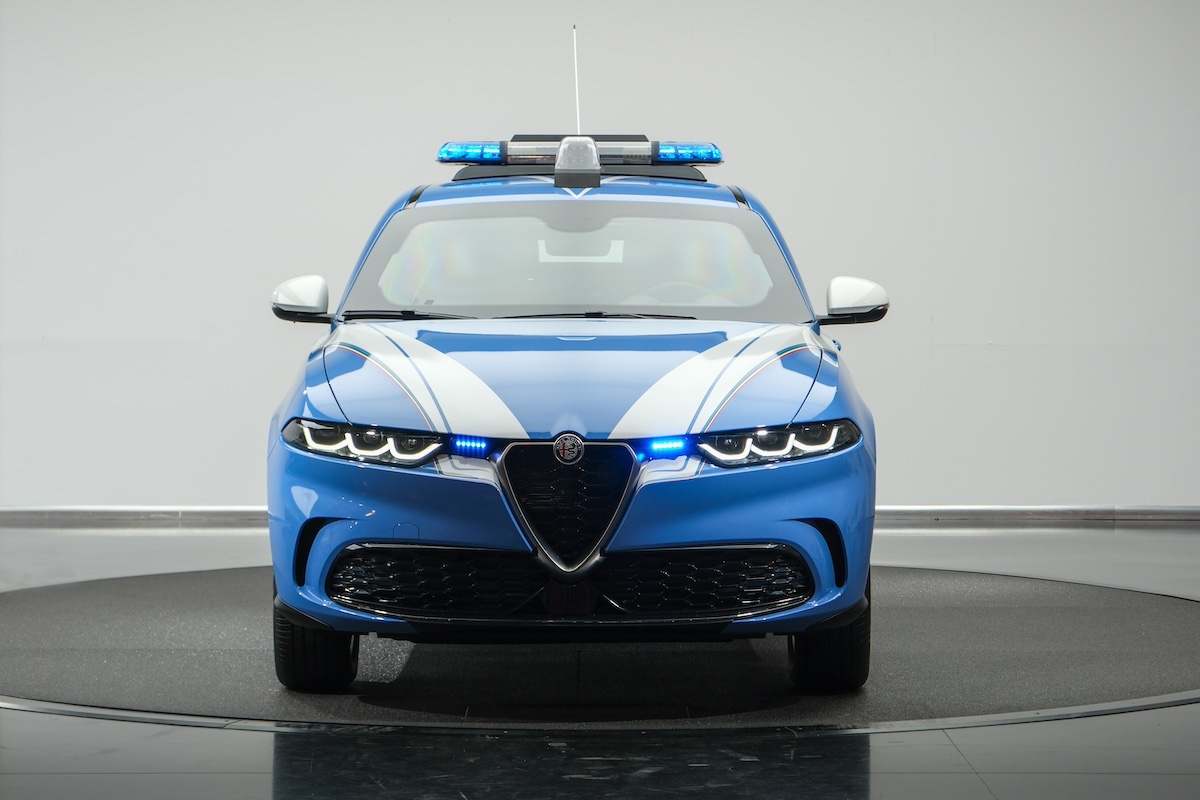 Alfa Romeo Tonale veste la divisa della Polizia di Stato Alfa Romeo Tonale veste la divisa della Polizia di Stato