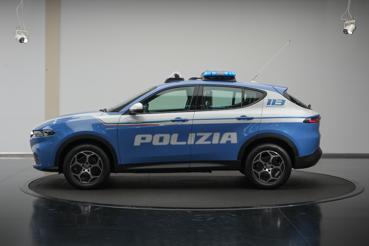 Alfa Romeo Tonale veste la divisa della Polizia di Stato Alfa Romeo Tonale veste la divisa della Polizia di Stato