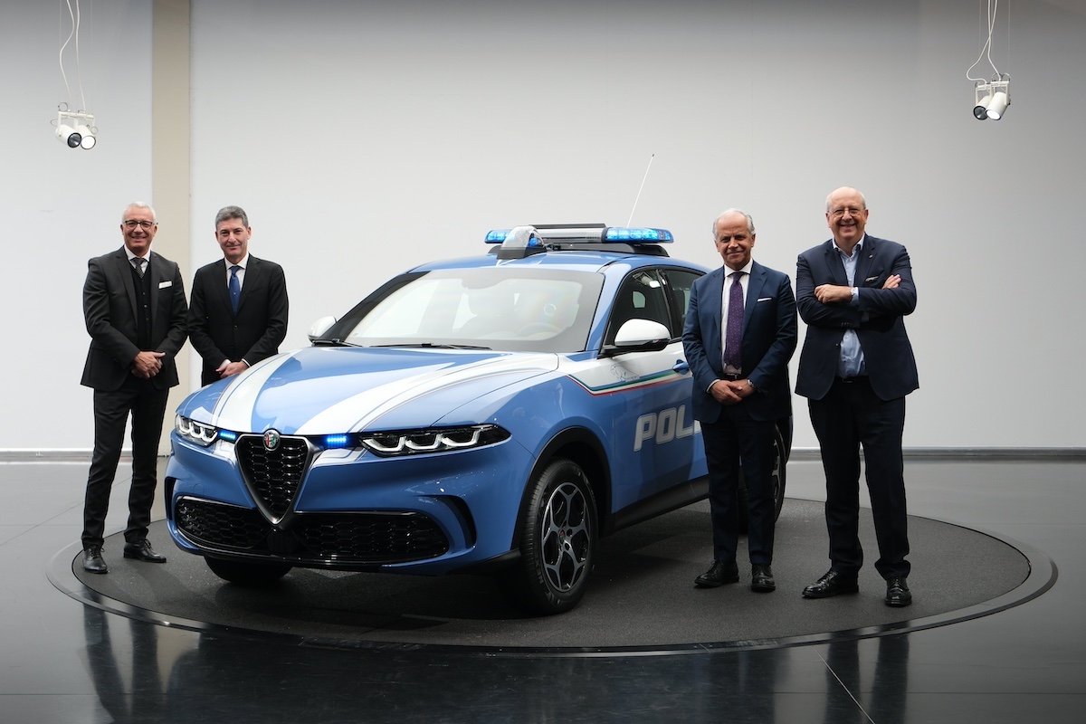 Alfa Romeo Tonale veste la divisa della Polizia di Stato Alfa Romeo Tonale veste la divisa della Polizia di Stato