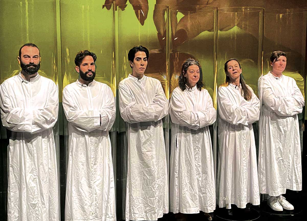 “Dio nel suo armadio nasconde vestiti femminili”. Gender a teatro, Eva sfida “Dio nel suo armadio nasconde vestiti femminili”. Gender a teatro, Eva sfida