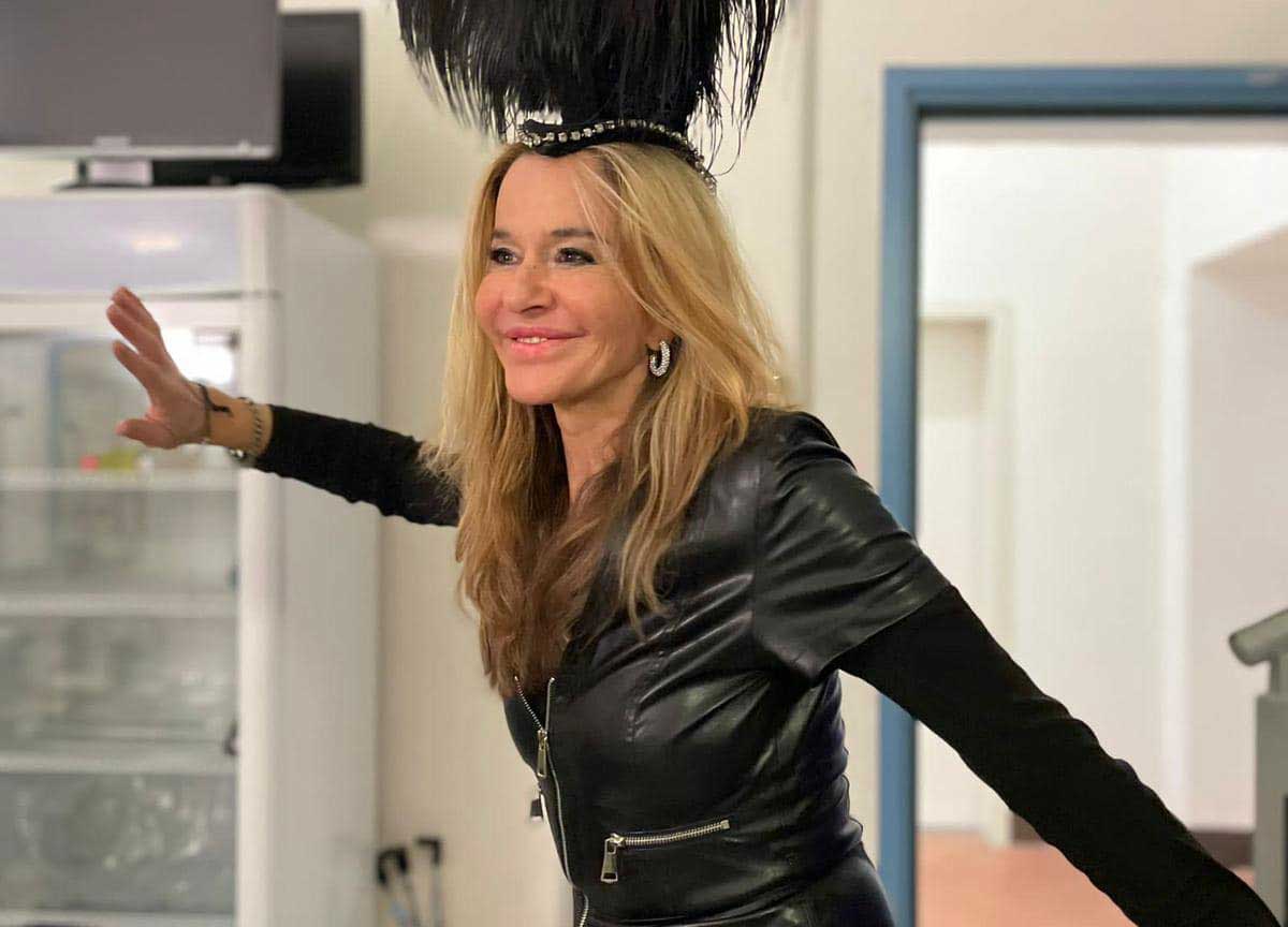 “Dio nel suo armadio nasconde vestiti femminili”. Gender a teatro, Eva sfida “Dio nel suo armadio nasconde vestiti femminili”. Gender a teatro, Eva sfida