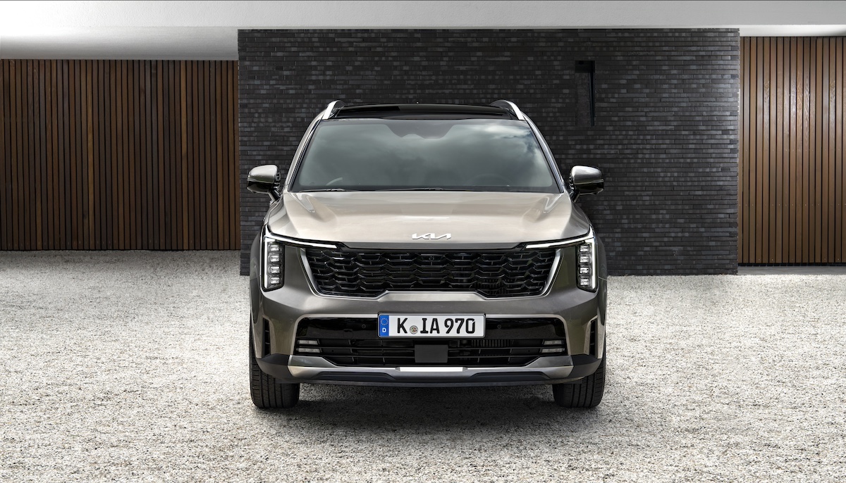 Nuova Kia Sorento si rinnova con motori green e tecnologie avanzate Nuova Kia Sorento si rinnova con motori green e tecnologie avanzate