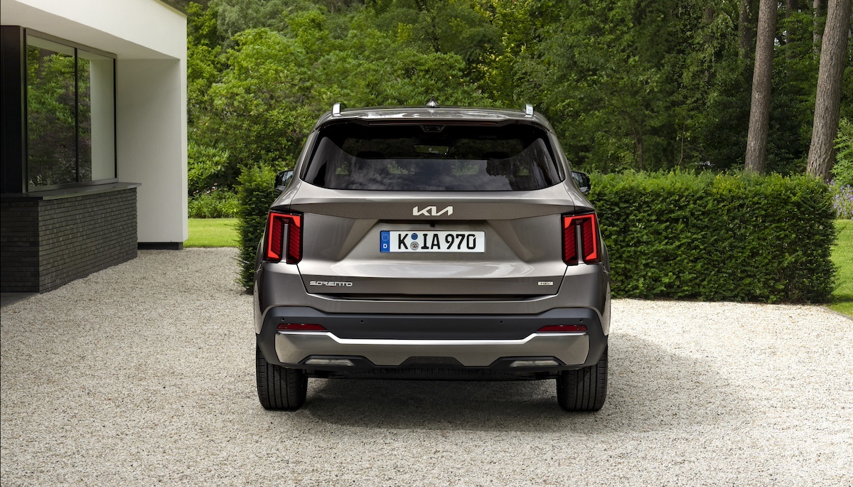Nuova Kia Sorento si rinnova con motori green e tecnologie avanzate Nuova Kia Sorento si rinnova con motori green e tecnologie avanzate