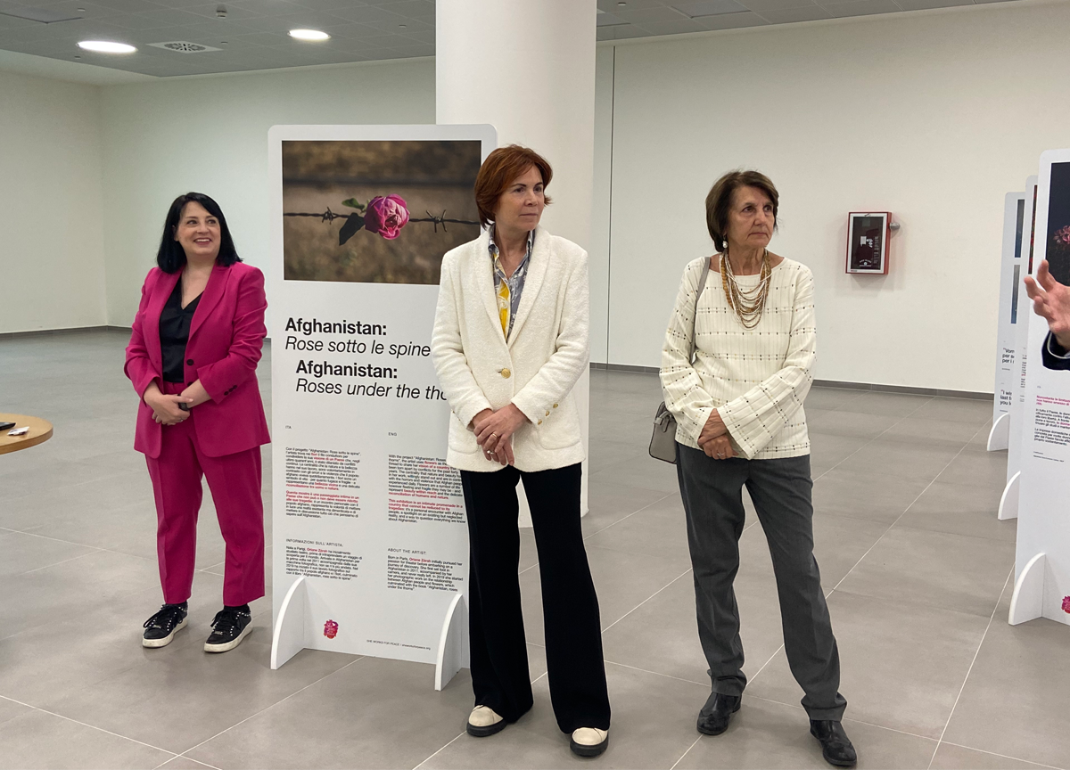 SEA, inaugurata a Linate la mostra “Afghanistan: Rose sotto le Spine” SEA, inaugurata a Linate la mostra “Afghanistan: Rose sotto le Spine”