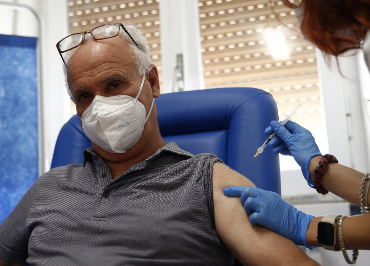 Covid, torna la paura: in 7 giorni boom di nuovi positivi ed è caos vaccini Covid, torna la paura: in 7 giorni boom di nuovi positivi ed è caos vaccini