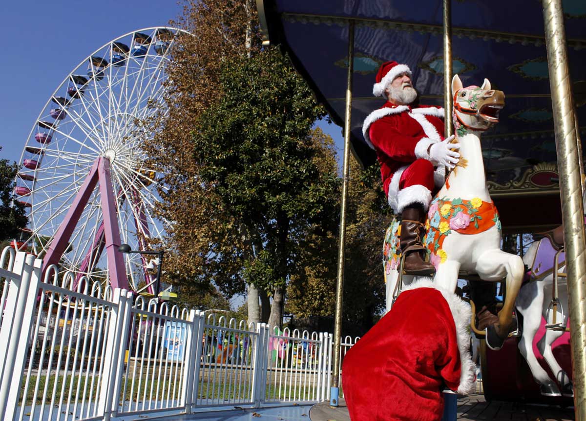 Natale, si accende la magia al Luneur Park: una festa per bimbi e famiglie Natale, si accende la magia al Luneur Park: una festa per bimbi e famiglie