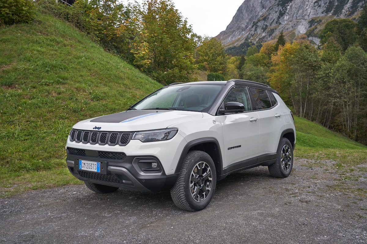 Mercato auto, gli italiani premiano la tecnologia 4xe di Jeep