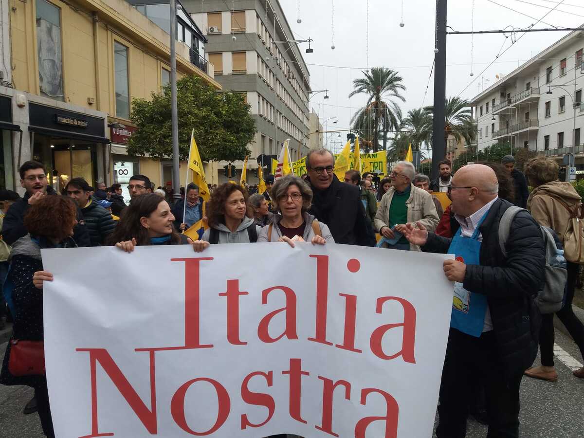 Messina, NO al ponte sullo Stretto. Circa 10mila persone in piazza. Foto