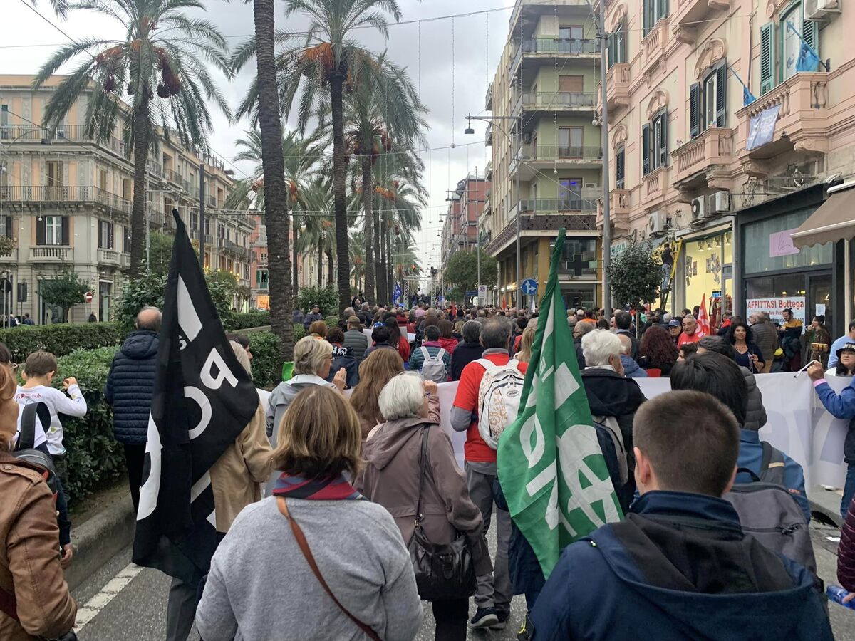 Messina, NO al ponte sullo Stretto. Circa 10mila persone in piazza. Foto