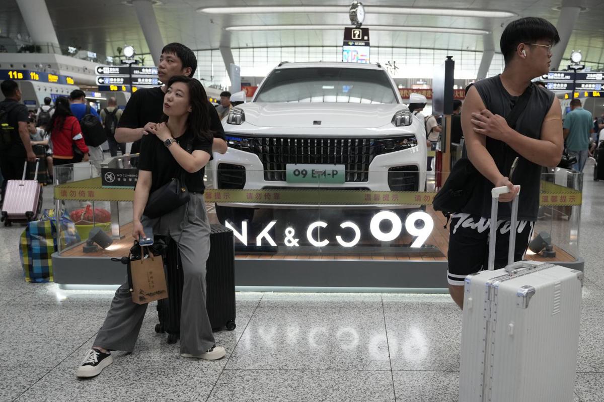 Auto volante elettrica a decollo verticale: dalla Cina il futuro dei trasporti Auto volante elettrica a decollo verticale: dalla Cina il futuro dei trasporti