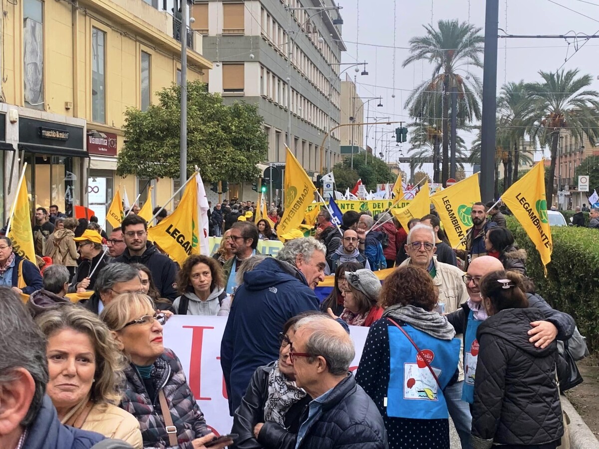 Messina, NO al ponte sullo Stretto. Circa 10mila persone in piazza. Foto