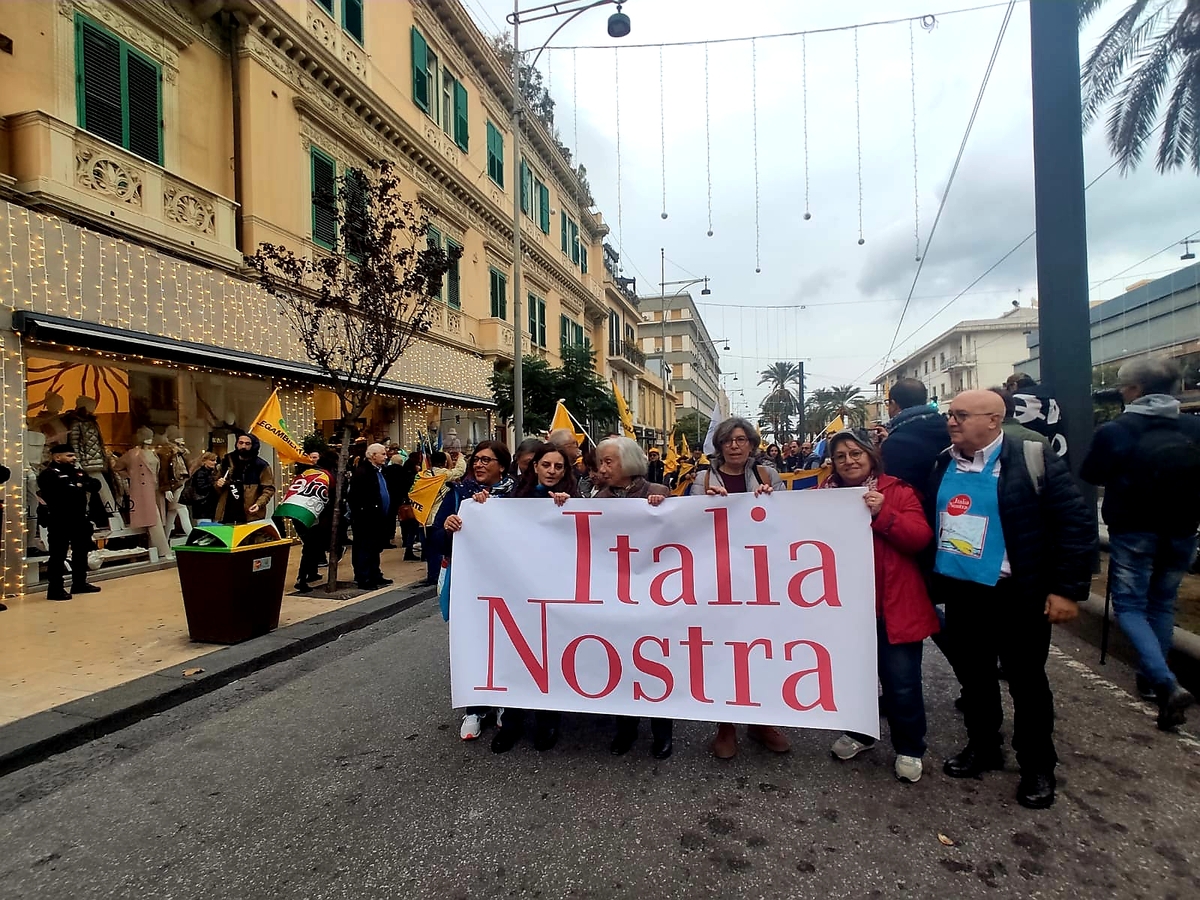 Messina, NO al ponte sullo Stretto. Circa 10mila persone in piazza. Foto