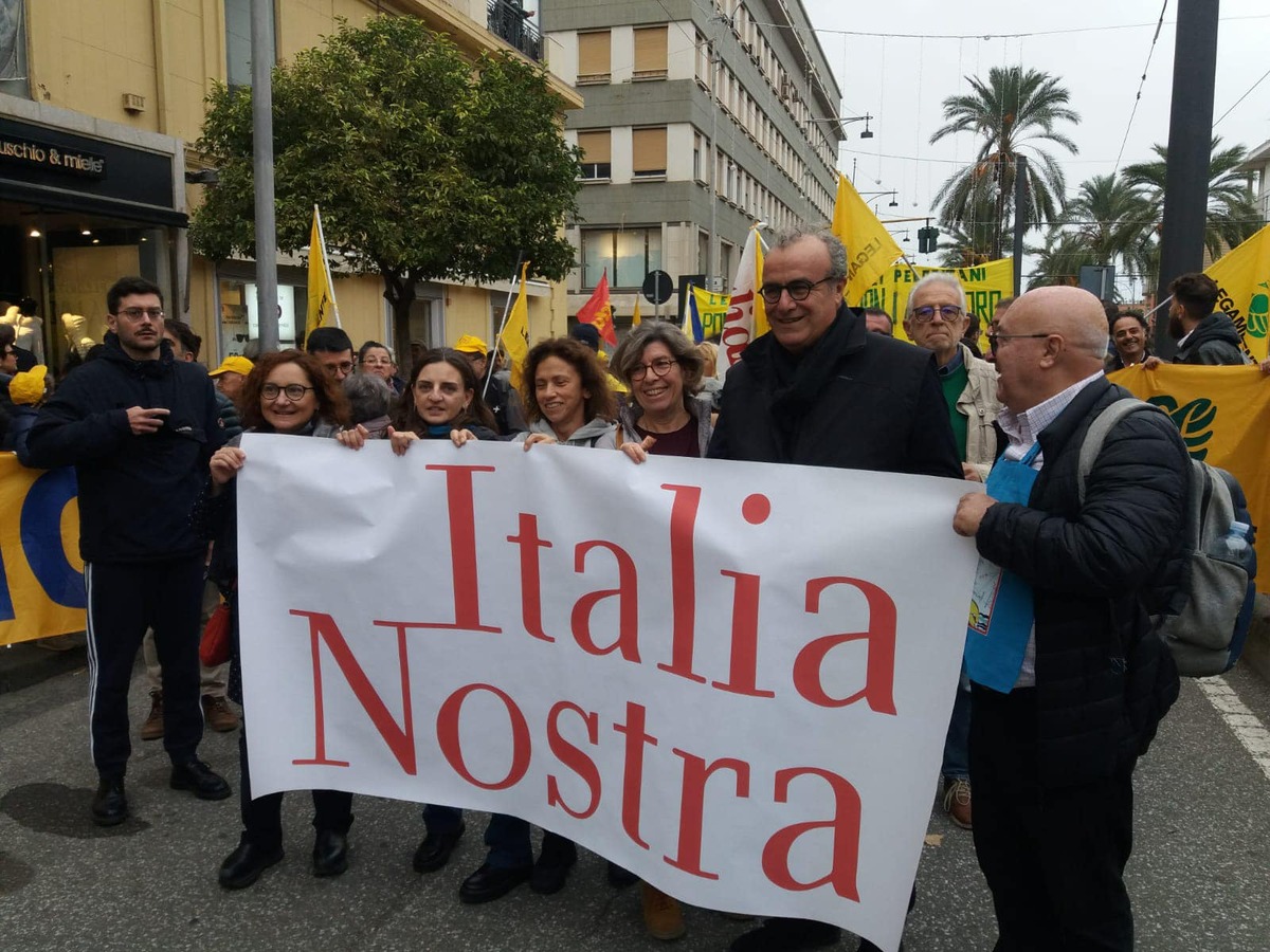 Messina, NO al ponte sullo Stretto. Circa 10mila persone in piazza. Foto