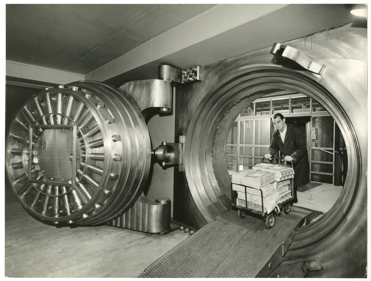 Intesa Sanpaolo celebra i 200 anni della C.d.R. delle Provincie Lombarde Intesa Sanpaolo celebra i 200 anni della C.d.R. delle Provincie Lombarde