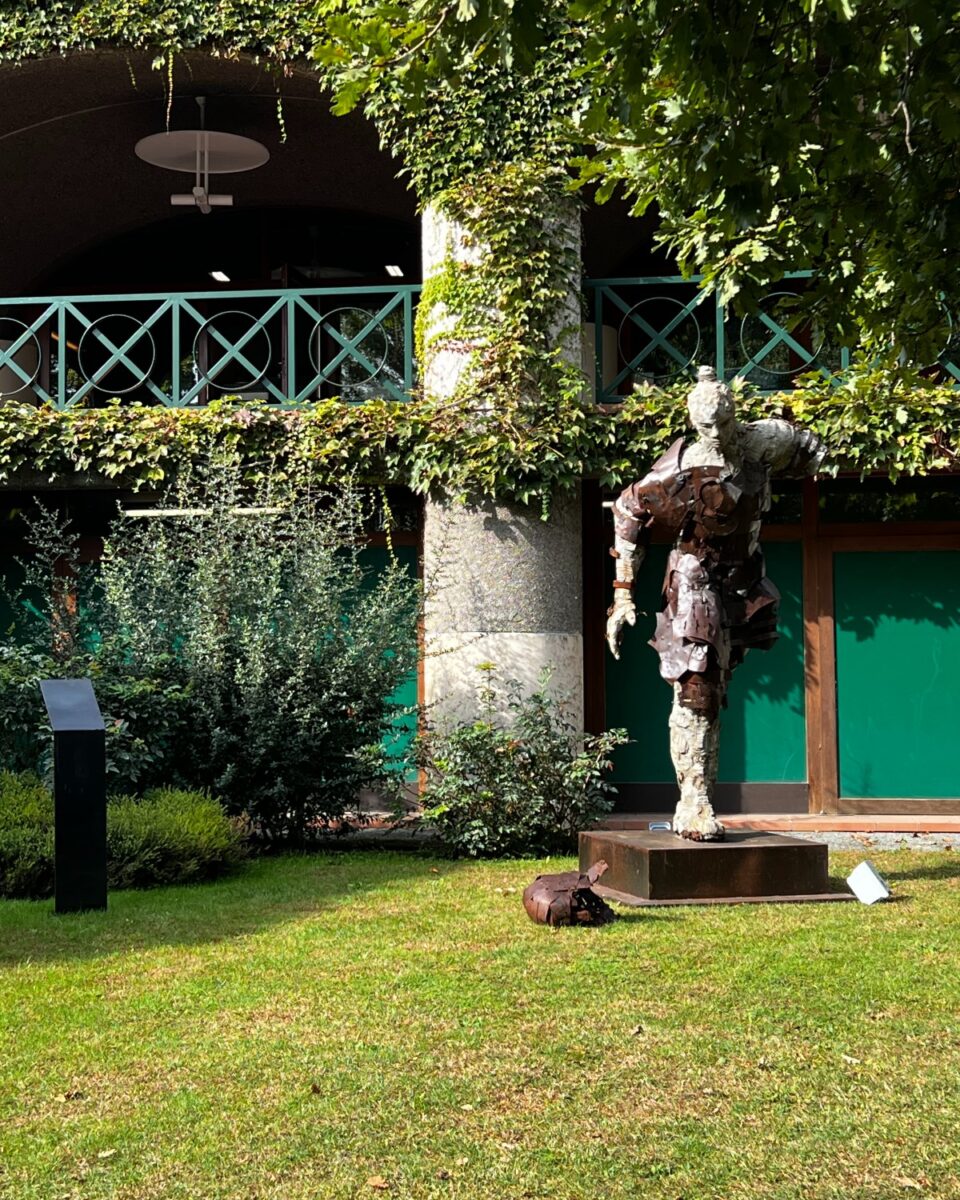 La Franciacorta s’illumina di arte. Le sculture al Golf Club bresciano La Franciacorta s’illumina di arte. Le sculture al Golf Club bresciano