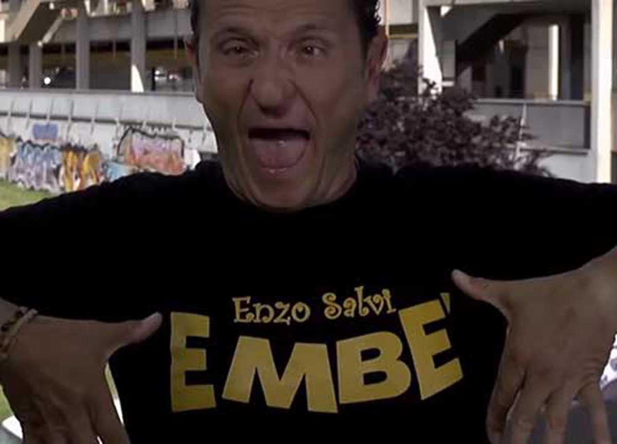 Enzo Salvi, l’ironia social sulla sicurezza è una frecciata tutta da ridere