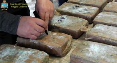 Varese: quattro chili di cocaina in una pentola, arrestata. VIDEO