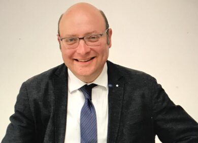 Berni Ferretti prende la tessera dell’associazione Enzo Tortora