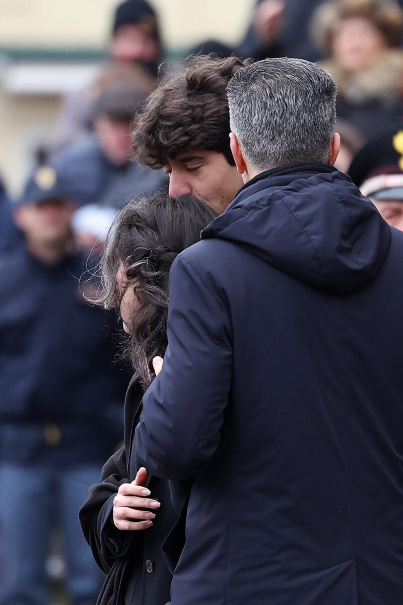 Giulia, in 10mila a Padova. L’Italia si ferma: omaggio da “funerale di Stato”