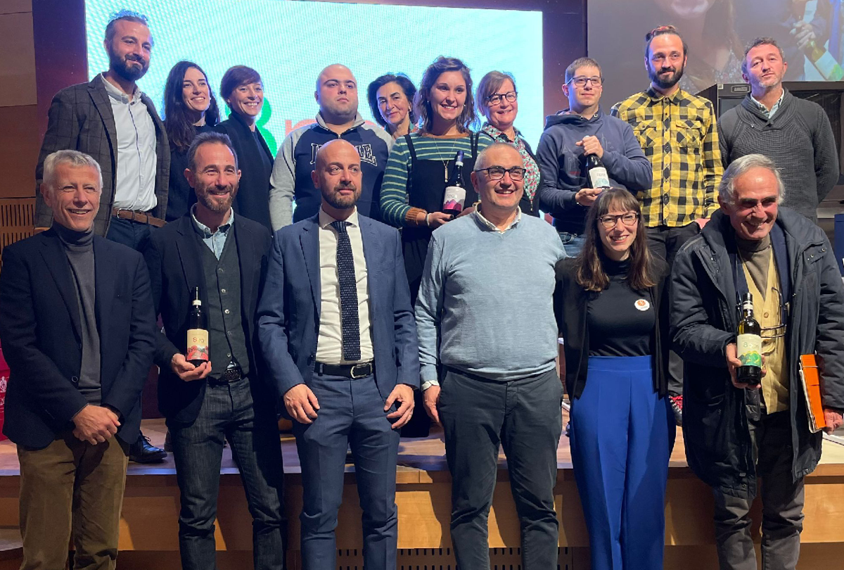 Intesa Sanpaolo sostiene “Vino è lavoro” della Coop Sociale Progetto Emmaus Intesa Sanpaolo sostiene “Vino è lavoro” della Coop Sociale Progetto Emmaus