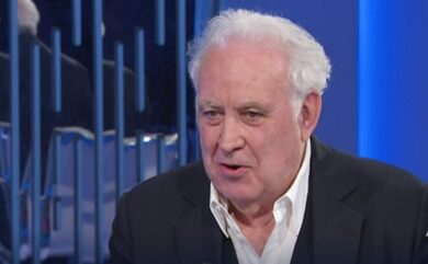 Santoro vs Crosetto: “Ha fatto i soldi vendendo armi, tanto buono non è”