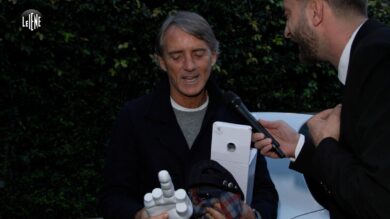 Dito medio a Mancini: “Te lo manda Gravina”. L’ex ct: ‘L’addio? Me ne sono andato per…’