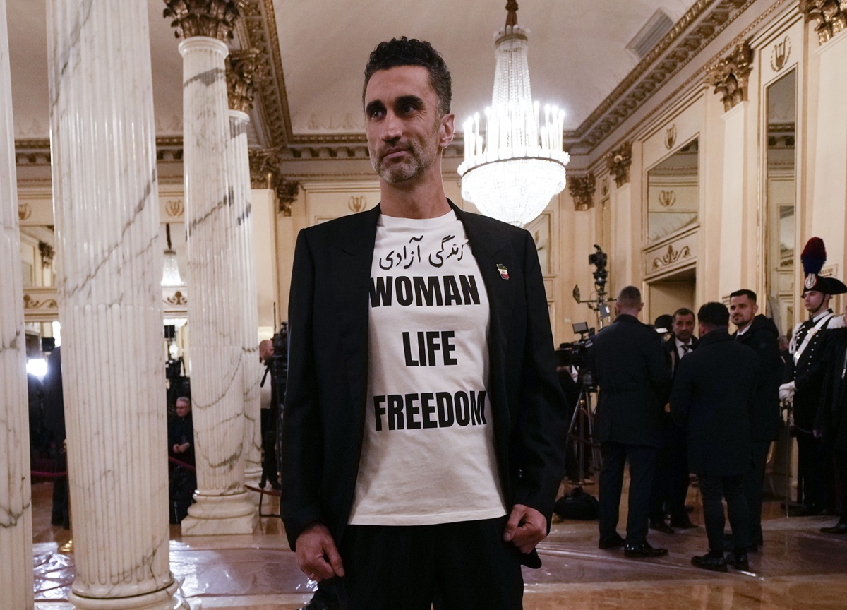 Prima della Scala, donne in rosso contro la violenza. FOTO