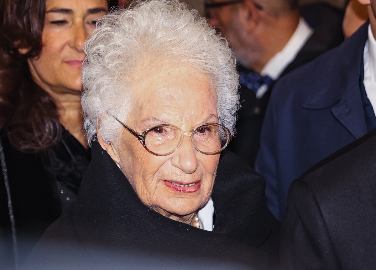 Prima della Scala, donne in rosso contro la violenza. FOTO