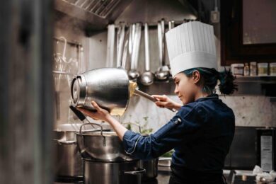 Salario minimo, Fipe: “Chi non può pagare chef e camerieri può chiudere”