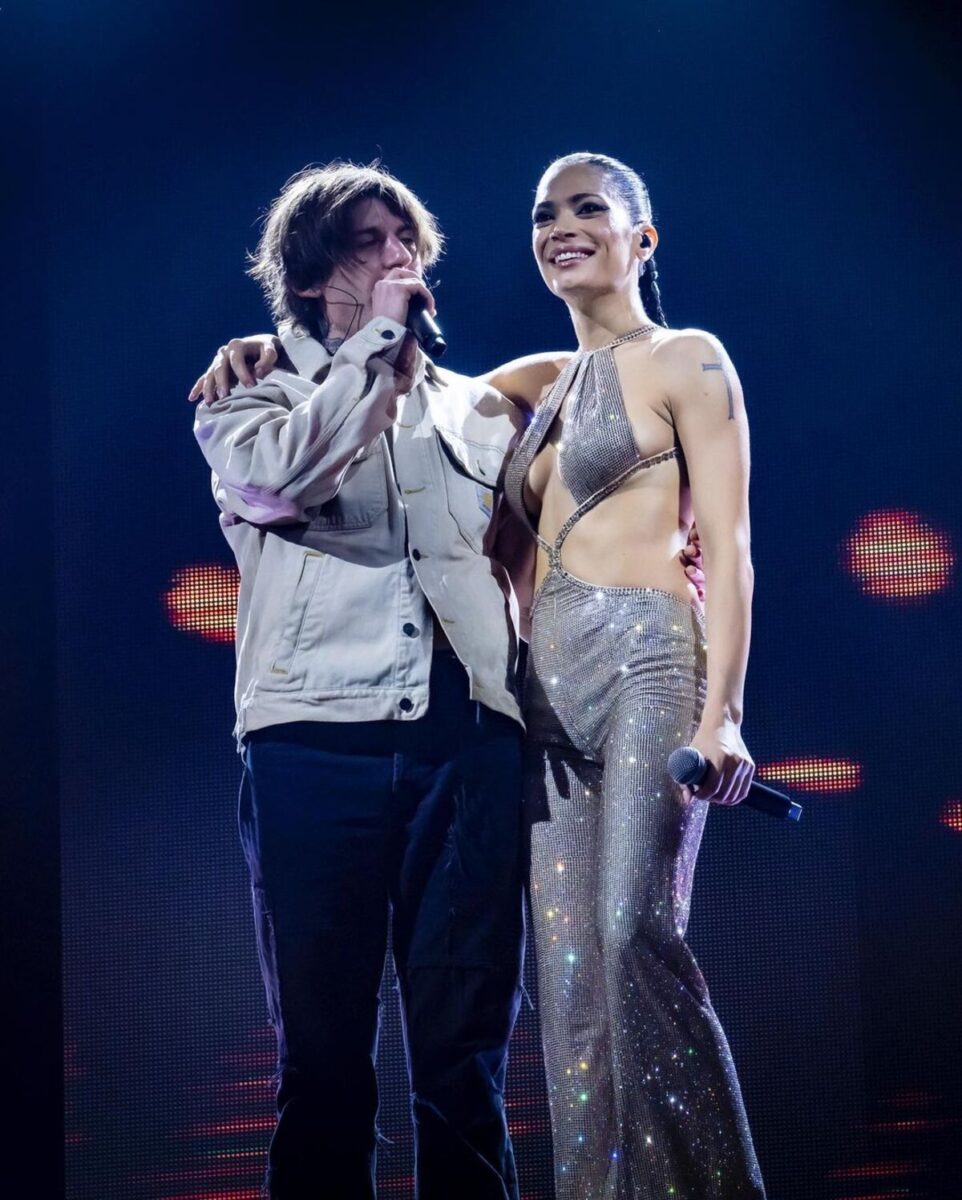 Elodie, sotto il vestito niente. La nuova foto “scandalo” della cantante