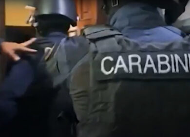 Carabinieri come angeli, ecco come hanno salvato una donna dal suicidio