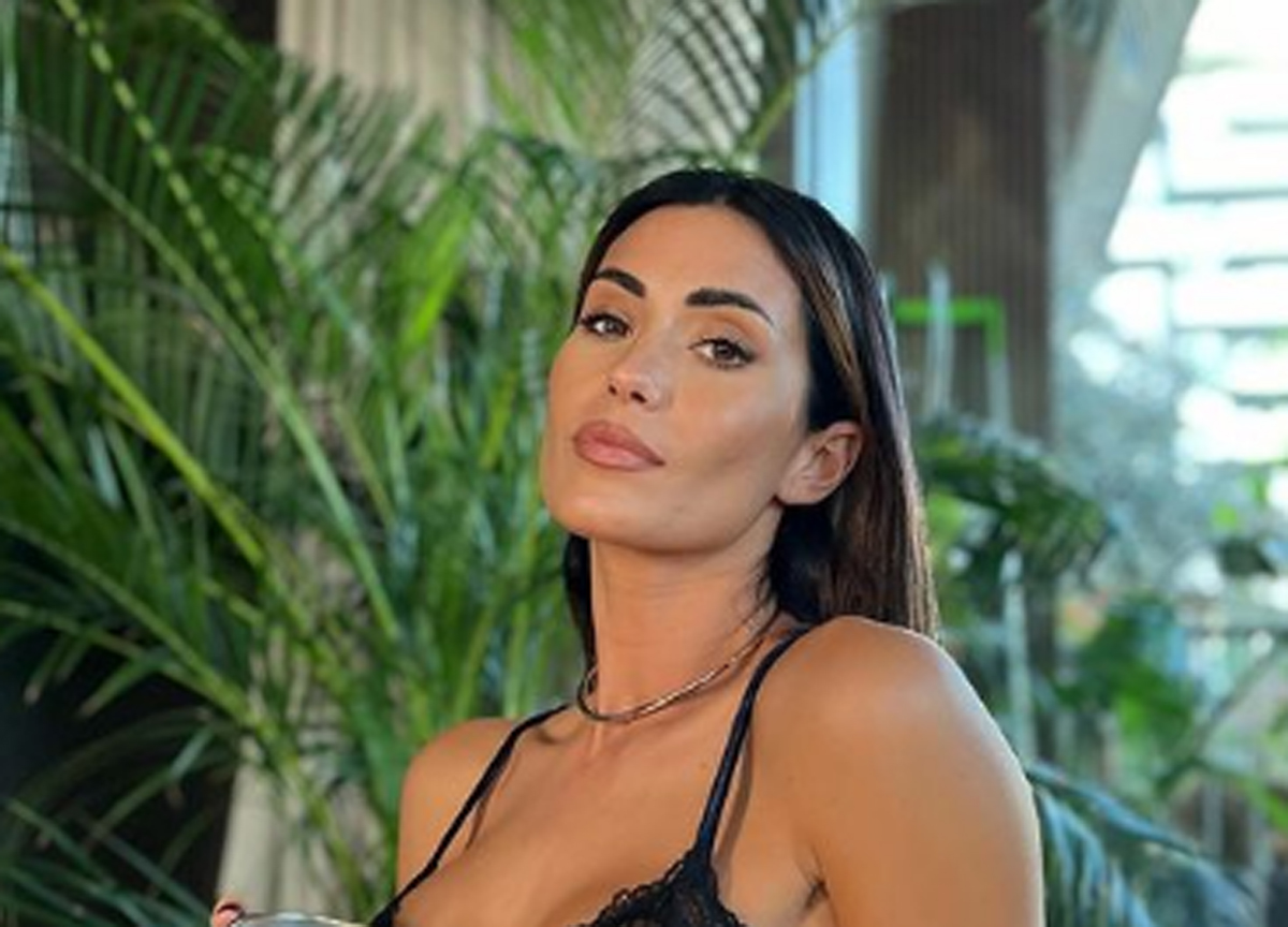 Federica Nargi, lingerie con trasparenze da urlo. Lady Matri? “Sei una Dea”