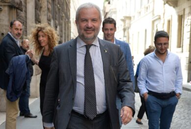 Lega, Borghi: “Non voterò mai il Mes. Piuttosto mi taglio una mano…”