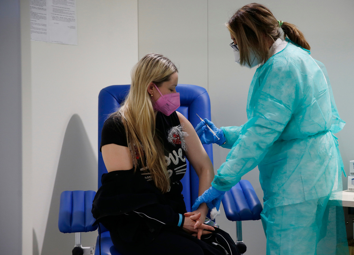 Covid, i contagi nel Lazio volano: paura per Natale, il picco a fine dicembre Covid, i contagi nel Lazio volano: paura per Natale, il picco a fine dicembre